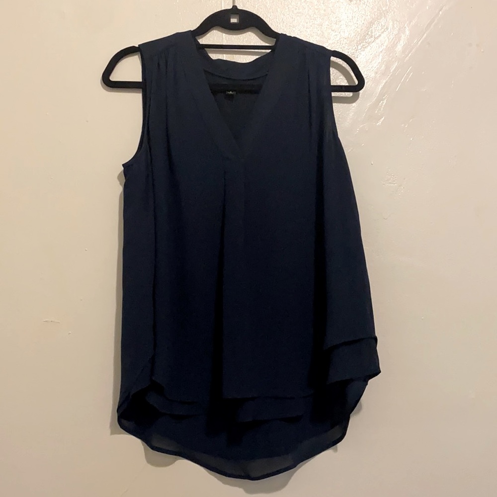 Ann Taylor flowy sleeveless blouse